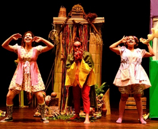 Espetáculo “PINDORAMA - ANTES DE CHAMAR BRASIL” no Domingo Tem Teatro no Cuca